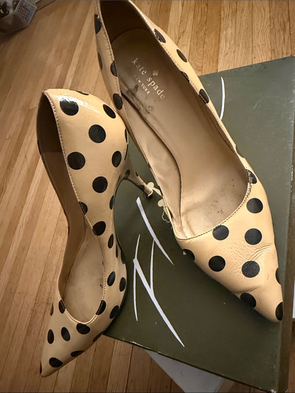 kate spade Tan and Black Polka Dot Pointed Toe Pumps 9.5 - Picture 2 of 3